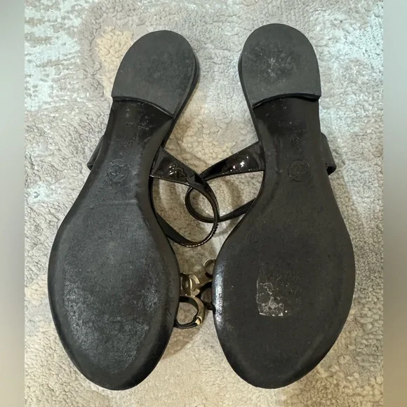 CHANEL Black Patent Leather CC Toe Ring Sandals size 37 - Picture 3 of 7